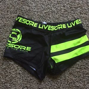 Livesore med booty shorts
